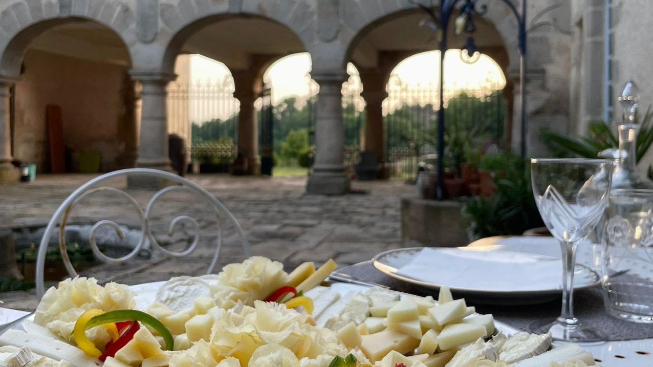 APÉRITIF AU CHÂTEAU